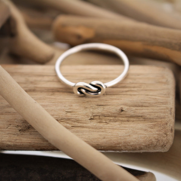 Classic Knot Ring